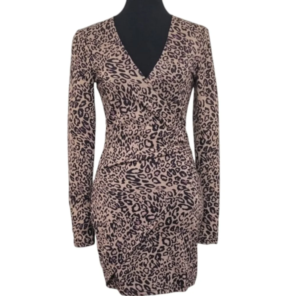 🆕️ superdown 'Laurie' Faux Wrap Dress - Picture 3 of 12